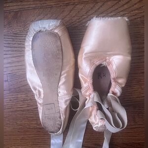 Dead Pointe Shoes